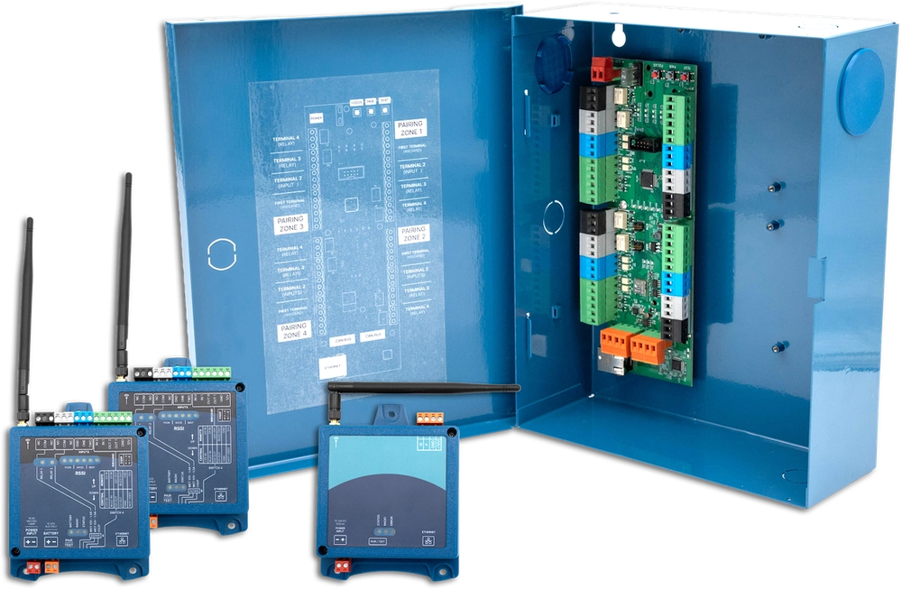 The KNECT line: two Endpoints with their antennas, an ARF Tether, and a Gateway in an open enclosure